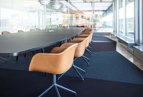 løst tæppe i filt på kontor